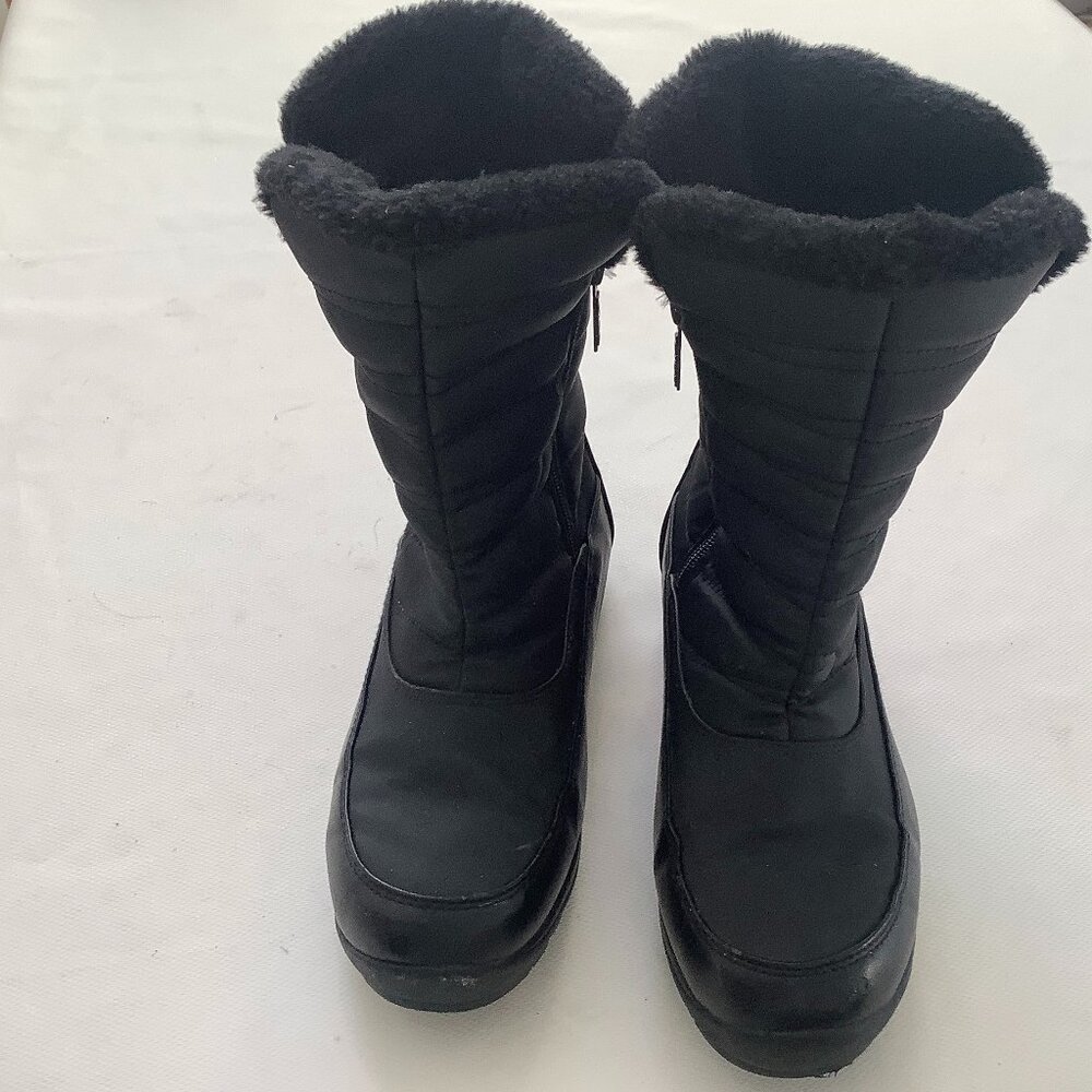 Totes  Faux Fur Lined Boot Sz 9W Double Zipper Black (Minor flaw)